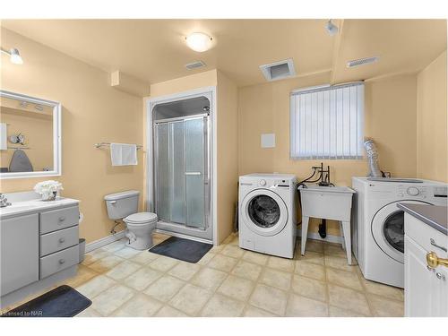 55 Thorold Avenue, Thorold, ON - Indoor Photo Showing Laundry Room