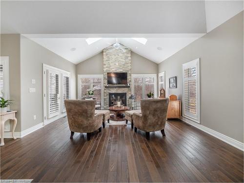 31 Stoneridge Crescent, Niagara-On-The-Lake, ON - Indoor With Fireplace