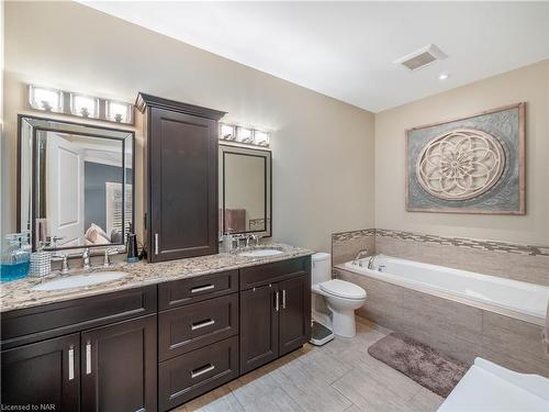 31 Stoneridge Crescent, Niagara-On-The-Lake, ON - Indoor Photo Showing Bathroom