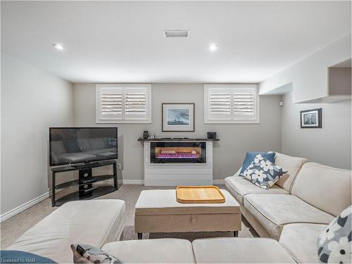 31 Stoneridge Crescent, Niagara-On-The-Lake, ON - Indoor With Fireplace