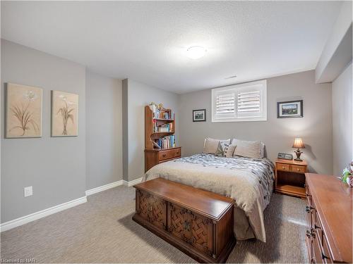 31 Stoneridge Crescent, Niagara-On-The-Lake, ON - Indoor Photo Showing Bedroom