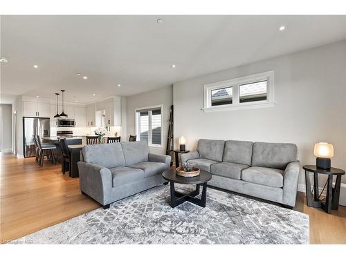 4-1849 Four Mile Creek Road, Niagara-On-The-Lake, ON - Indoor Photo Showing Living Room