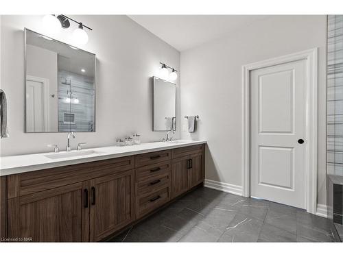 4-1849 Four Mile Creek Road, Niagara-On-The-Lake, ON - Indoor Photo Showing Bathroom