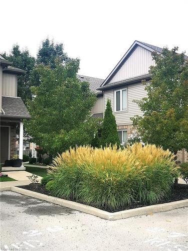 25-6117 Kelsey Crescent, Niagara Falls, ON - Outdoor