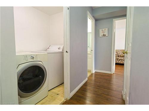 302-21 East Avenue S, Hamilton, ON - Indoor Photo Showing Laundry Room