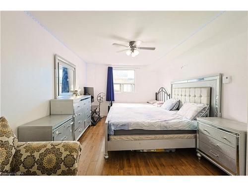 302-21 East Avenue S, Hamilton, ON - Indoor Photo Showing Bedroom