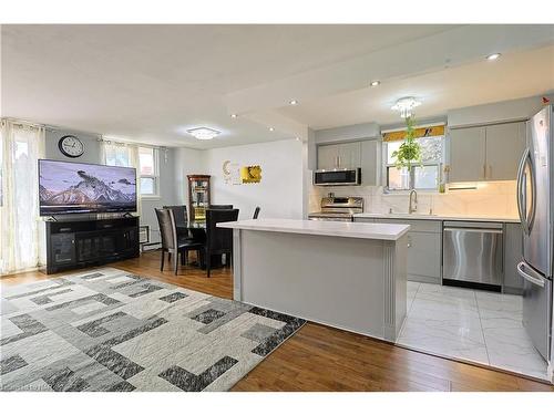 302-21 East Avenue S, Hamilton, ON - Indoor Photo Showing Kitchen With Upgraded Kitchen