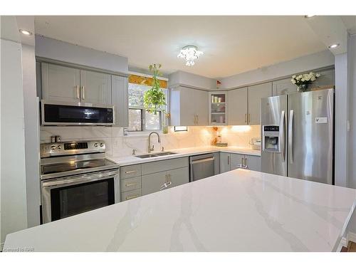 302-21 East Avenue S, Hamilton, ON - Indoor Photo Showing Kitchen With Upgraded Kitchen