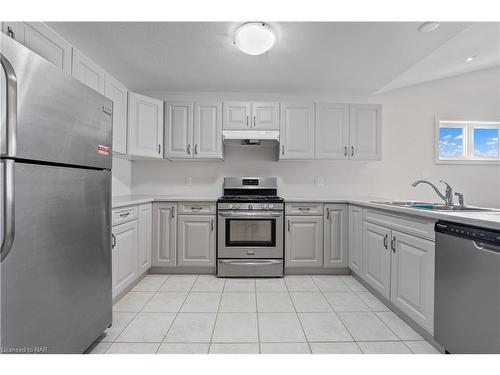 278 Silverwood Avenue, Welland, ON - Indoor Photo Showing Kitchen With Double Sink