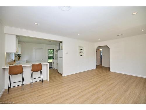 855 Crescent Road, Fort Erie, ON - Indoor Photo Showing Kitchen