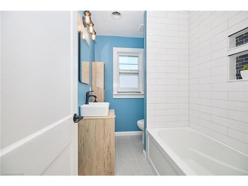 855 Crescent Road, Fort Erie, ON - Indoor Photo Showing Bathroom