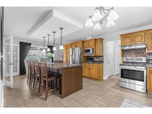 18 Topham Boulevard, Welland, ON - Indoor Photo Showing Kitchen