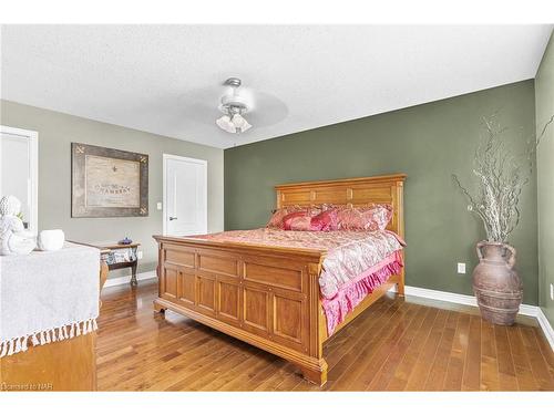 18 Topham Boulevard, Welland, ON - Indoor Photo Showing Bedroom