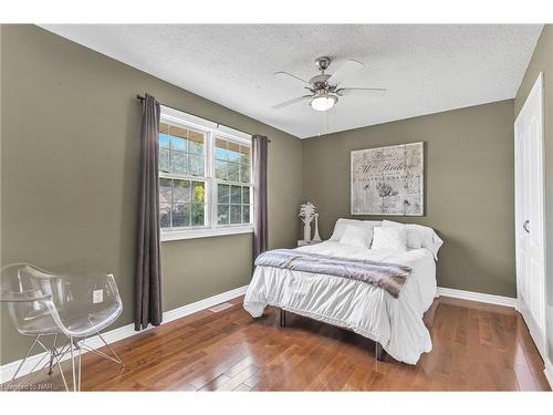 18 Topham Boulevard, Welland, ON - Indoor Photo Showing Bedroom