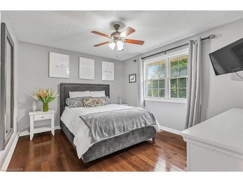 18 Topham Boulevard, Welland, ON - Indoor Photo Showing Bedroom