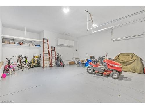 18 Topham Boulevard, Welland, ON - Indoor Photo Showing Garage