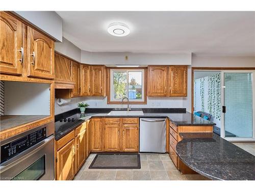 27 Walts Street, Welland, ON - Indoor Photo Showing Kitchen