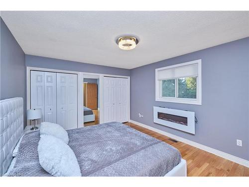 27 Walts Street, Welland, ON - Indoor Photo Showing Bedroom