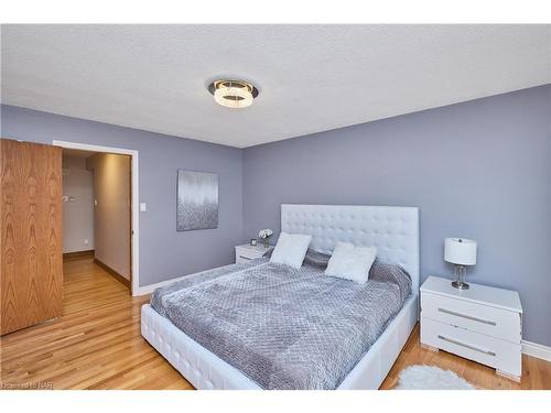 27 Walts Street, Welland, ON - Indoor Photo Showing Bedroom