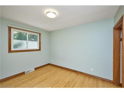 27 Walts Street, Welland, ON - Indoor Photo Showing Other Room