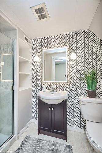 27 Walts Street, Welland, ON - Indoor Photo Showing Bathroom