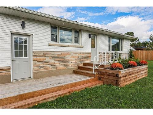 557 Walden Boulevard, Fort Erie, ON - Outdoor With Deck Patio Veranda With Exterior