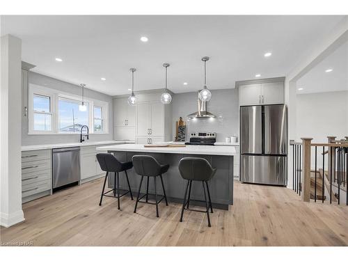 557 Walden Boulevard, Fort Erie, ON - Indoor Photo Showing Kitchen With Stainless Steel Kitchen With Upgraded Kitchen