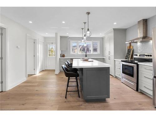 557 Walden Boulevard, Fort Erie, ON - Indoor Photo Showing Kitchen With Upgraded Kitchen