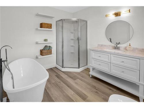 557 Walden Boulevard, Fort Erie, ON - Indoor Photo Showing Bathroom