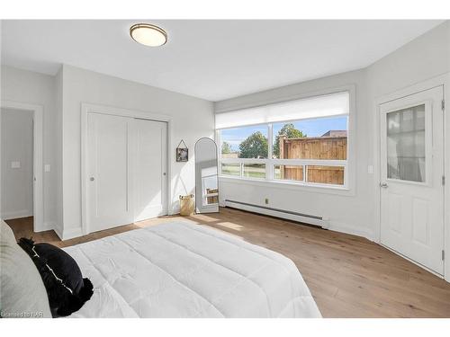 557 Walden Boulevard, Fort Erie, ON - Indoor Photo Showing Bedroom