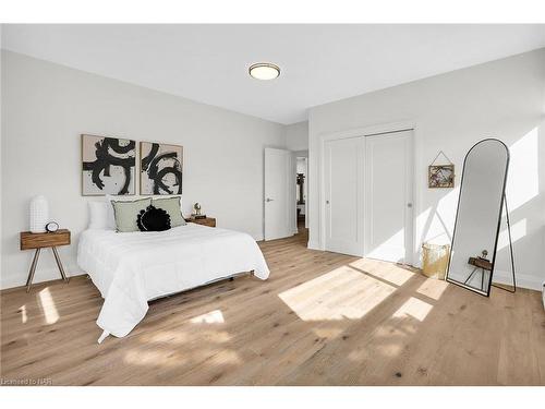 557 Walden Boulevard, Fort Erie, ON - Indoor Photo Showing Bedroom