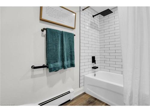 557 Walden Boulevard, Fort Erie, ON - Indoor Photo Showing Bathroom