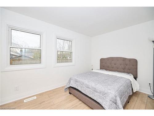 3105 Bethune Avenue, Ridgeway, ON - Indoor Photo Showing Bedroom