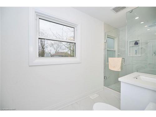 3105 Bethune Avenue, Ridgeway, ON - Indoor Photo Showing Bathroom