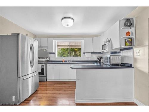 72 Harriet Street, Welland, ON - Indoor Photo Showing Kitchen