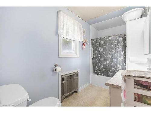 72 Harriet Street, Welland, ON - Indoor Photo Showing Bathroom