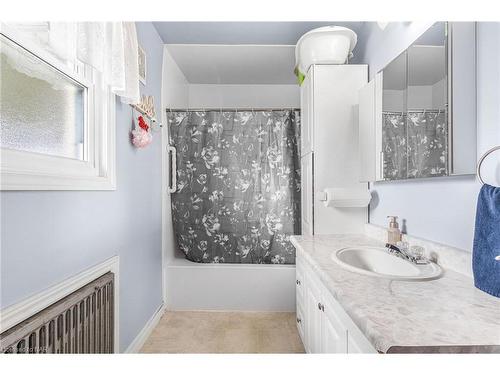 72 Harriet Street, Welland, ON - Indoor Photo Showing Bathroom