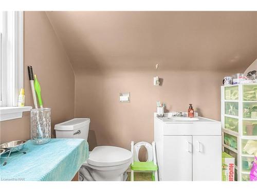 72 Harriet Street, Welland, ON - Indoor Photo Showing Bathroom