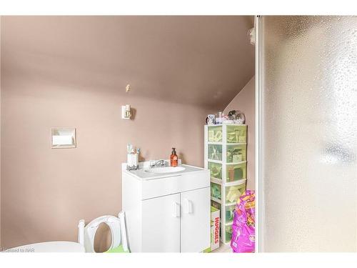 72 Harriet Street, Welland, ON - Indoor Photo Showing Bathroom