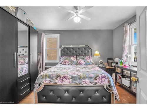 72 Harriet Street, Welland, ON - Indoor Photo Showing Bedroom