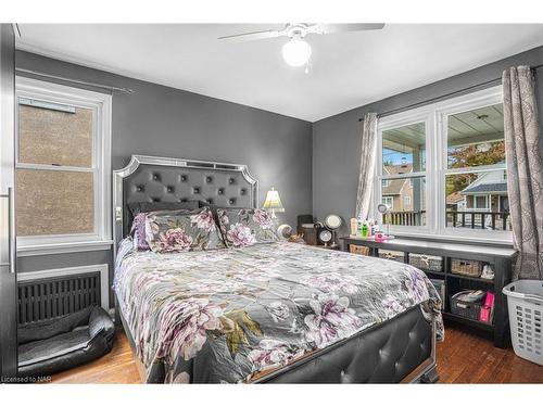 72 Harriet Street, Welland, ON - Indoor Photo Showing Bedroom