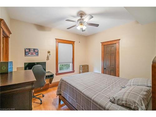 4119 Bridgeport Drive, Jordan Station, ON - Indoor Photo Showing Bedroom