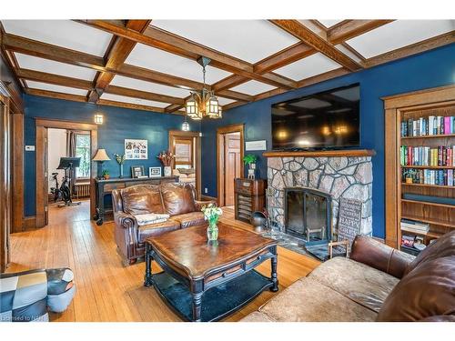 4119 Bridgeport Drive, Jordan Station, ON - Indoor Photo Showing Living Room With Fireplace