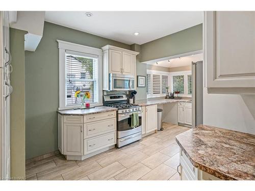 4119 Bridgeport Drive, Jordan Station, ON - Indoor Photo Showing Kitchen