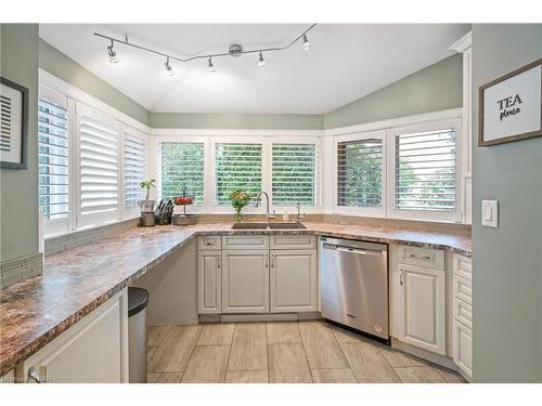 4119 Bridgeport Drive, Jordan Station, ON - Indoor Photo Showing Kitchen