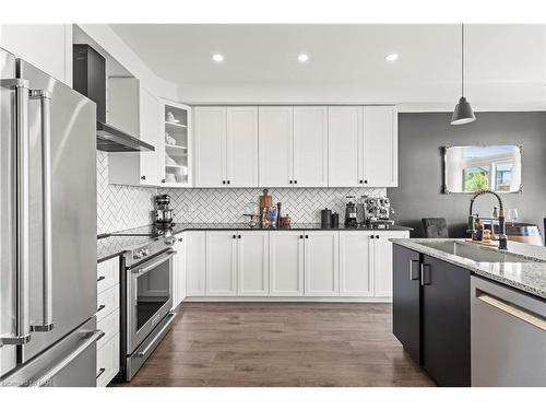 55 Paradise Grove, Niagara-On-The-Lake, ON - Indoor Photo Showing Kitchen With Upgraded Kitchen