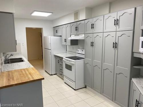 310A-190 Hwy 20 W Highway, Fonthill, ON - Indoor Photo Showing Kitchen With Double Sink