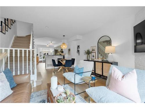 72-3480 Upper Middle Road, Burlington, ON - Indoor Photo Showing Living Room