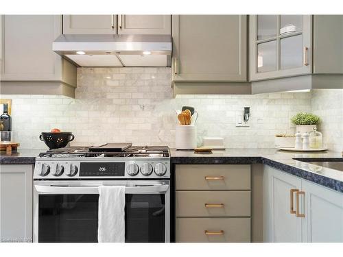 72-3480 Upper Middle Road, Burlington, ON - Indoor Photo Showing Kitchen With Upgraded Kitchen