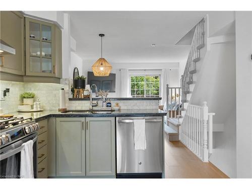 72-3480 Upper Middle Road, Burlington, ON - Indoor Photo Showing Kitchen With Upgraded Kitchen